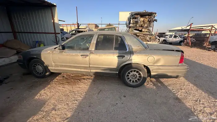 قطع غيار فورد فكتوريا موديل 2002 تشليح 1