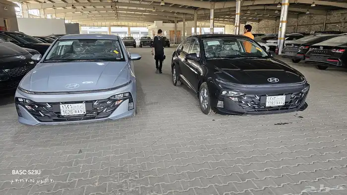 اكسنت فليت 2024 لون فضي ولون رمادي 3