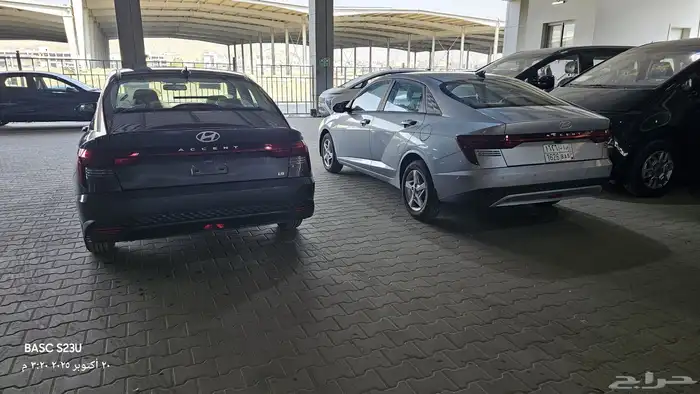 اكسنت فليت 2024 لون فضي ولون رمادي 1