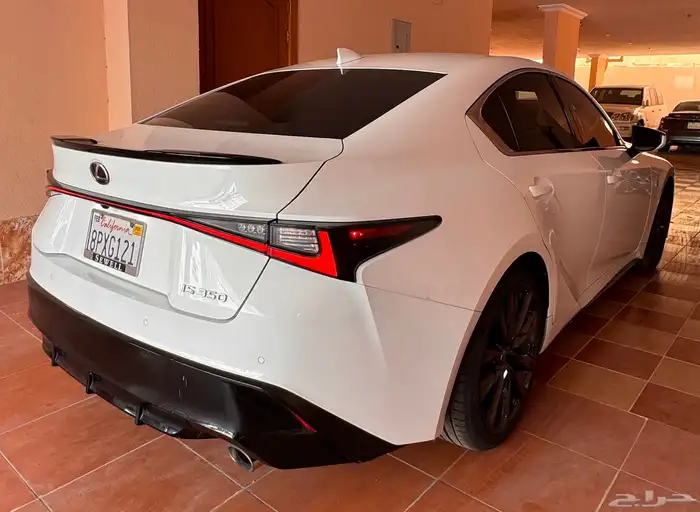 لكزس IS 350 f sport 2023 10