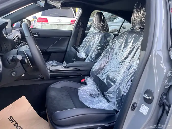 لكزس آي اس 350موديل2025 9