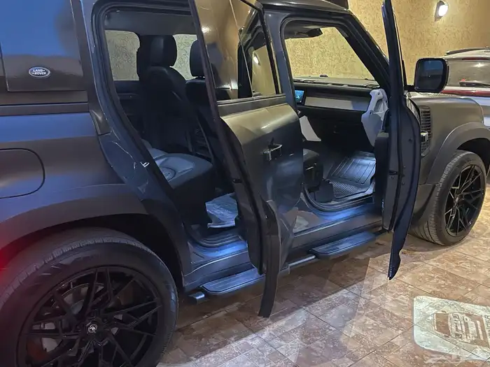 للبيع ديفندر SE موديل 2020 ماشي 70 الف 17