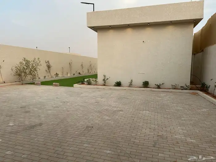 للايجار السنوي شاليه فاخر بالعمارية مساحته 1000 متر 15