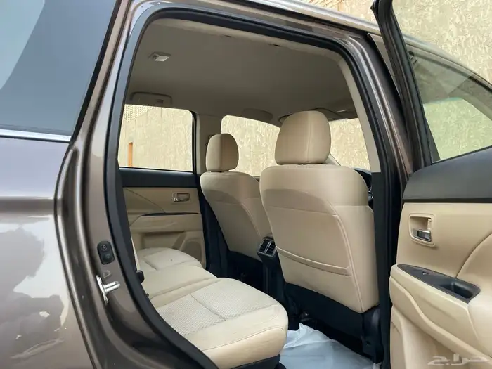 ميتسوبيشي اوتلاندر موديل 2020 35