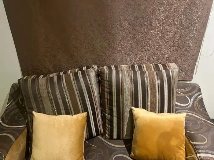 طقم كنب للبيع نظيف جدا   مع طقم طاولات لوجه الله 1