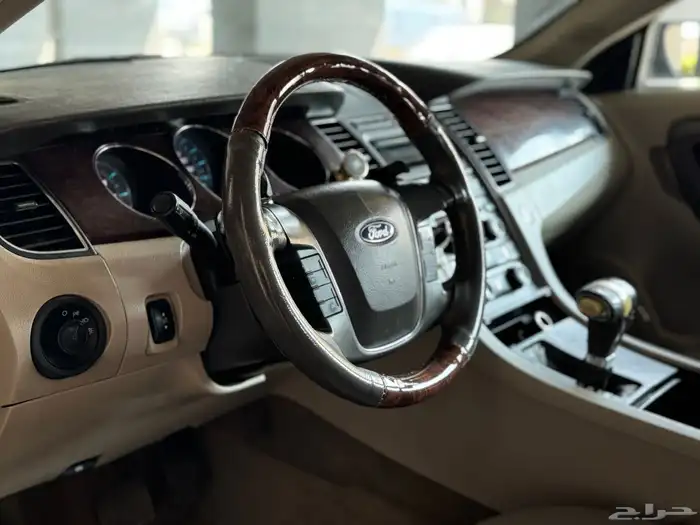 فورد تورس موديل 2011 نظيف جدا 11