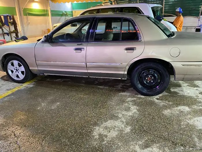 فورد ماكيز 2000 7