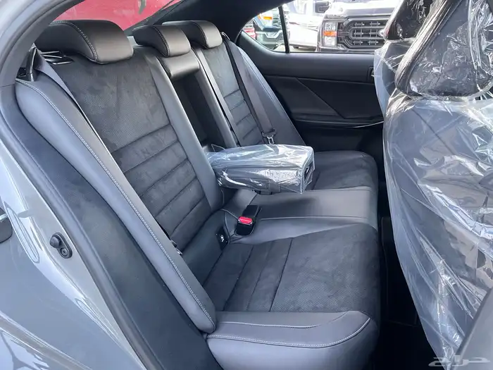 لكزس آي اس 350موديل2025 14