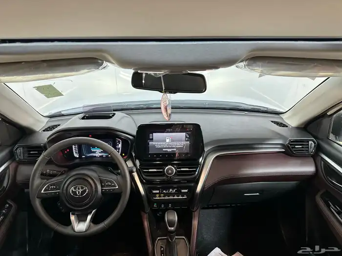 تويوتا اوربان كروزر GLX فل كامل 2026 10