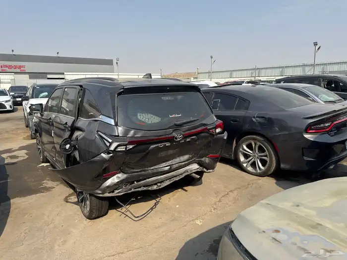 سيارات مصدومه 53