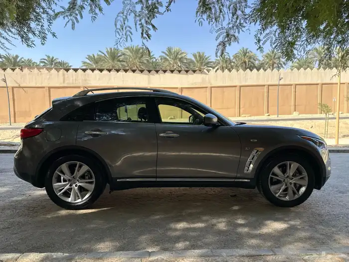 INFINITI QX70 انفنتي نظيف جدا 2019 3