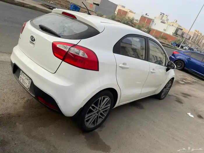 كيا ريو هاتشباك 3