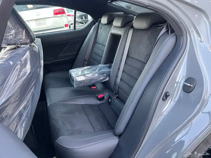 لكزس آي اس 350موديل2025 13