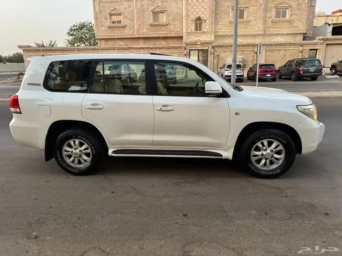 لاندكروزر 2009 فل كامل 8 سلندر 9