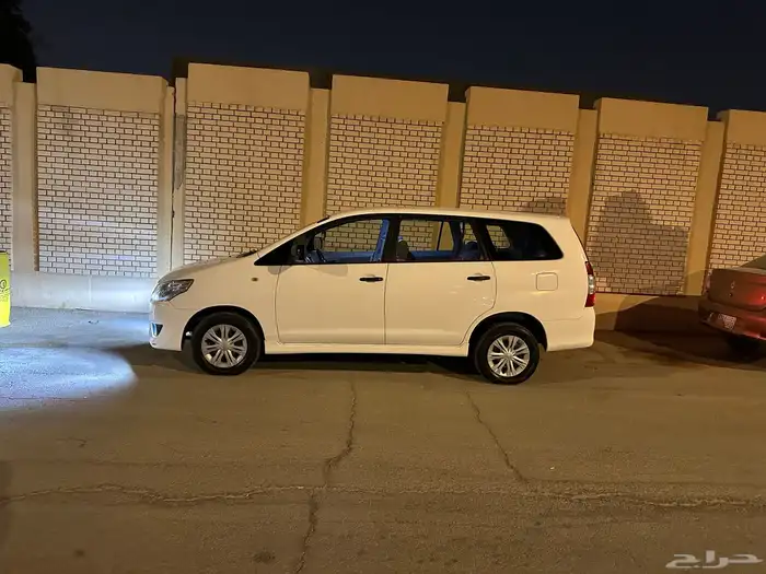 للبيع انوفا 2015 توماتيك موتر نظيف 2