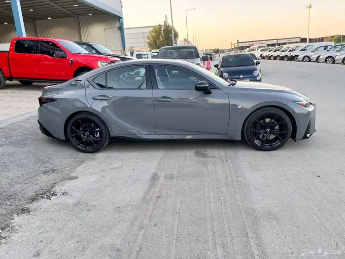 لكزس آي اس 350موديل2025 5