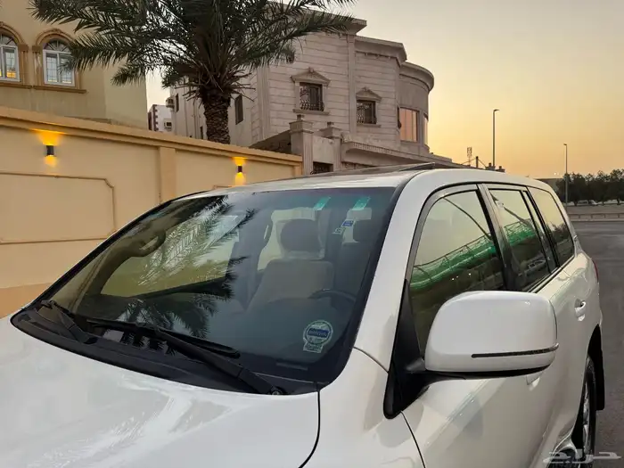 لاندكروزر 2009 فل كامل 8 سلندر 10