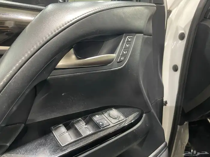 لكزس LX570 2018 فل كامل 8