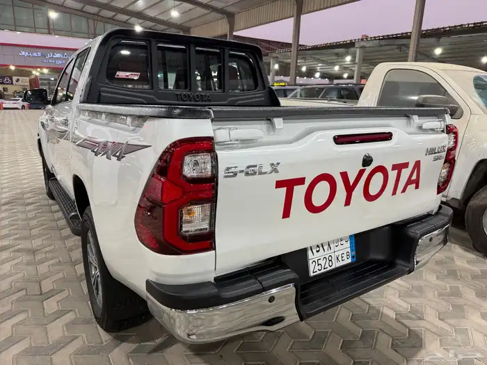 هايلكس 2025 ماشيه 10 ألاف فل ( تم البيع ) 9