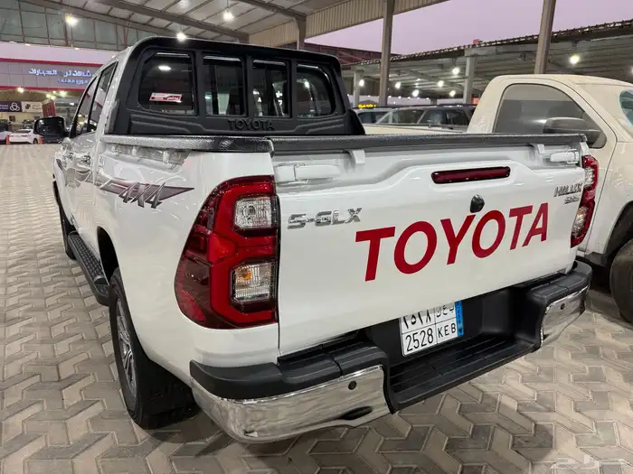 هايلكس 2025 ماشيه 10 ألاف فل ( تم البيع ) 10