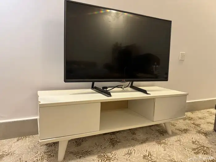 شاشة وطاولة شاشة 1