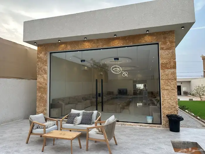 للايجار السنوي شاليه فاخر بالعمارية مساحته 1000 متر 12