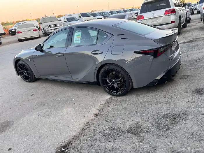 لكزس آي اس 350موديل2025 7