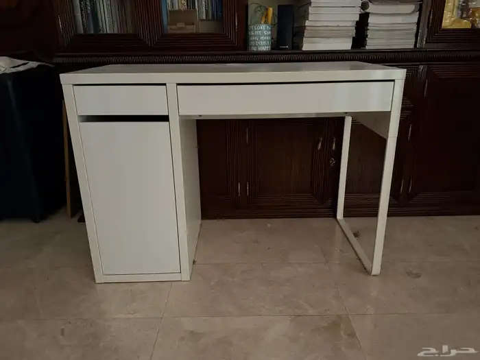 طاولة مكتب من ايكيا 0