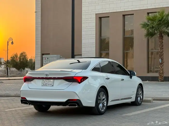 للبيع تويوتا افالون مديل 2022 4