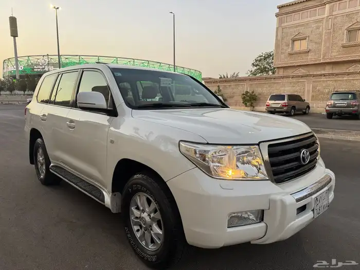 لاندكروزر 2009 فل كامل 8 سلندر 2