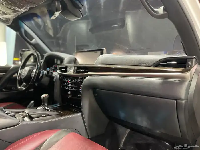 لكزس LX570 2018 فل كامل 11