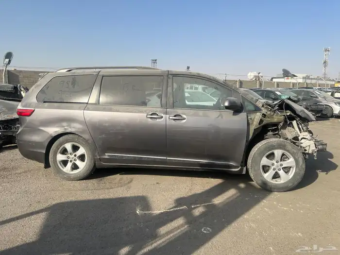 تويوتا سينا 2016 مصدوم 1