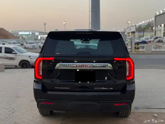 جي ام سي يوكن 2023 اسود SLE 7