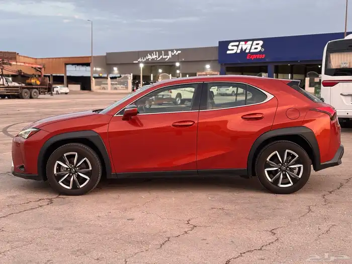 لكزس UX20 2019 مخزن بدي وكاله عداد 25 الف km 37