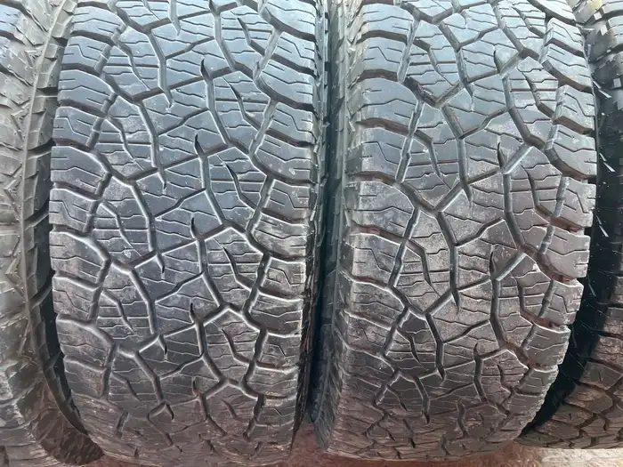 جنوط برايد اصلي مع كفرات كوماهو 285.70.17 تاريخ 24 16