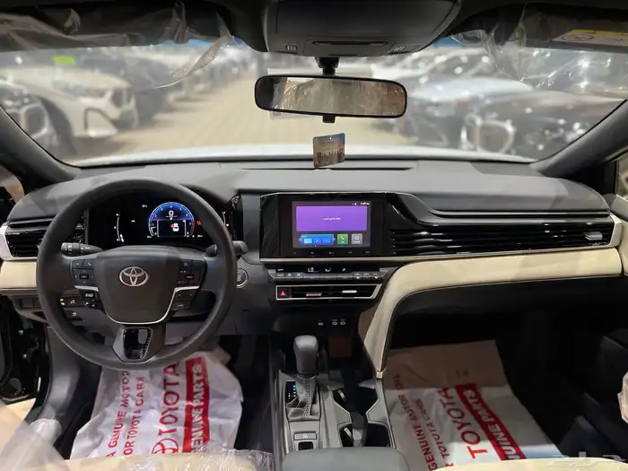 كامري E سعودي ستاندر بنزين 2025 اسود 12