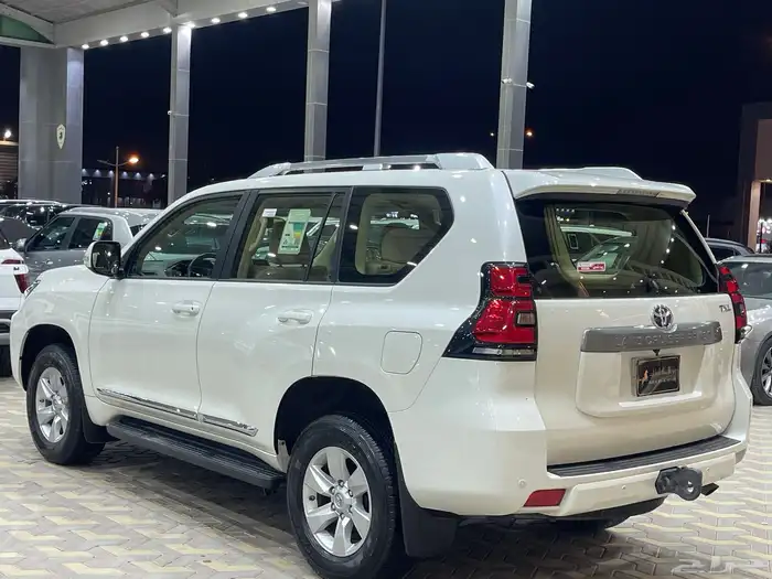 تويوتا برادو V6 موديل 2023 نظيف جدا 3