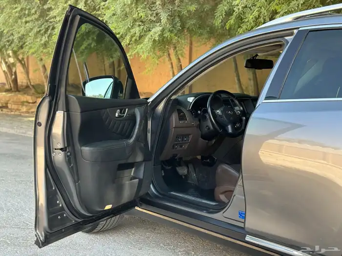 INFINITI QX70 انفنتي نظيف جدا 2019 6