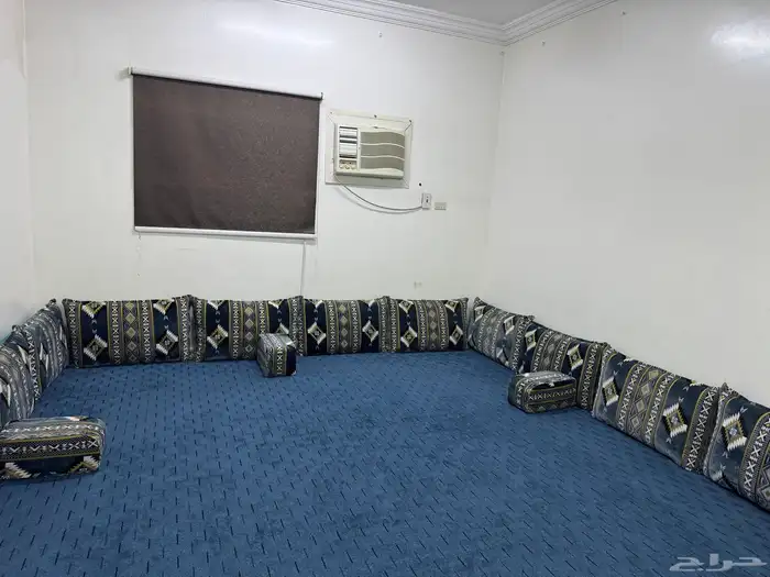 شقة غرفتين وصالة ومطبخ وحمام نظيفة جدا 0