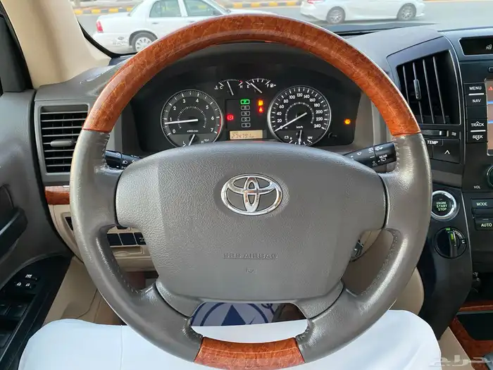 تويوتا لاند كروزر GXR V8 18