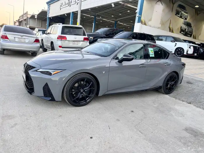 لكزس آي اس 350موديل2025 2
