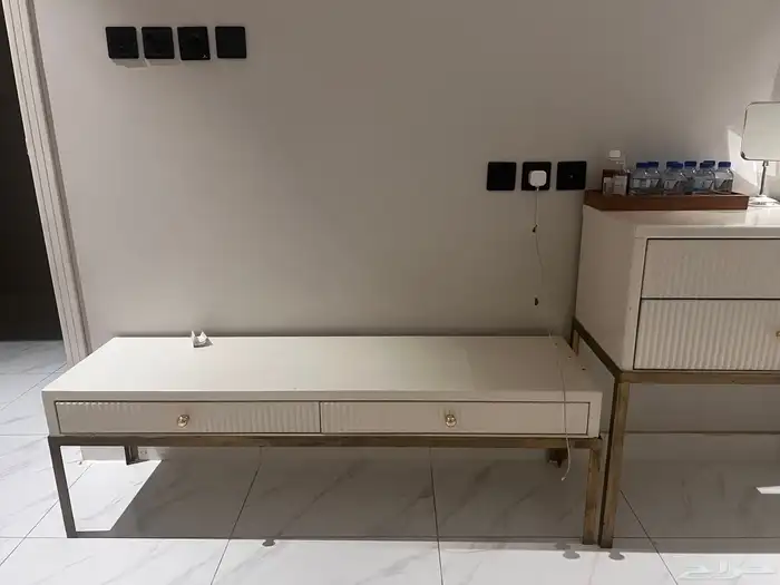 تسريحه مع طاولات تلفزيون 1