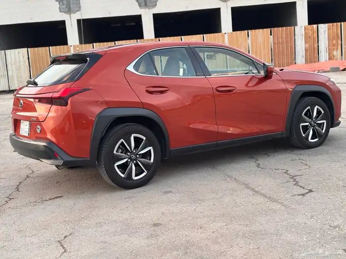 لكزس UX20 2019 مخزن بدي وكاله عداد 25 الف km 40