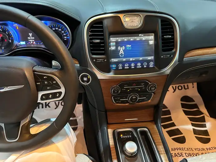 كرايزلر C300 موديل 2018 فل كامل 6 سلندر 7