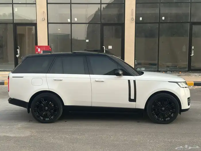 رنج روفر اوتوبوقوافي فيرست اديشن بلاك 8 سلندر جديد 4