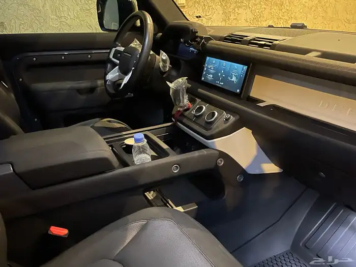 للبيع ديفندر SE موديل 2020 ماشي 70 الف 19