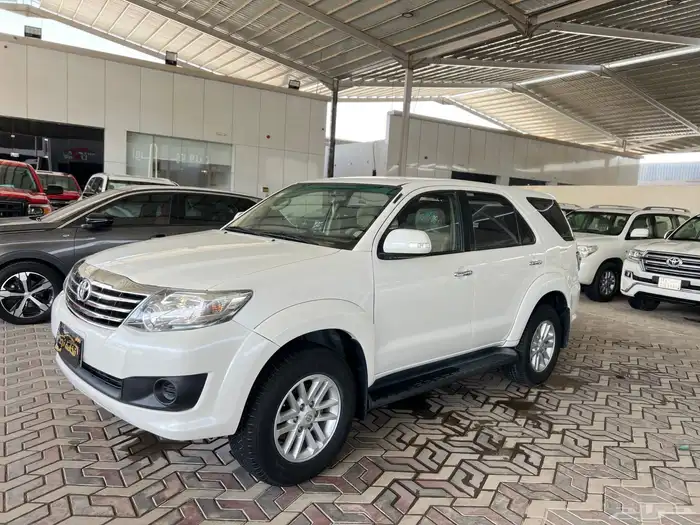 تويوتا فورتشنر 2014 سعودي 4 سلندر دبل ماشي 65 الف 2