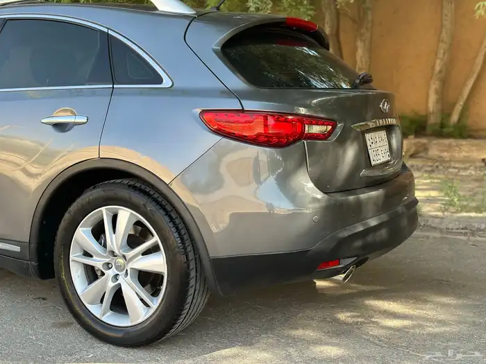 INFINITI QX70 انفنتي نظيف جدا 2019 7