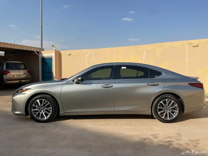 لكزس ES300h 2024 للبيع 1