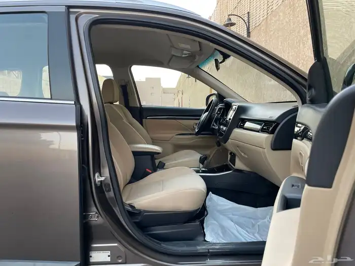 ميتسوبيشي اوتلاندر موديل 2020 41